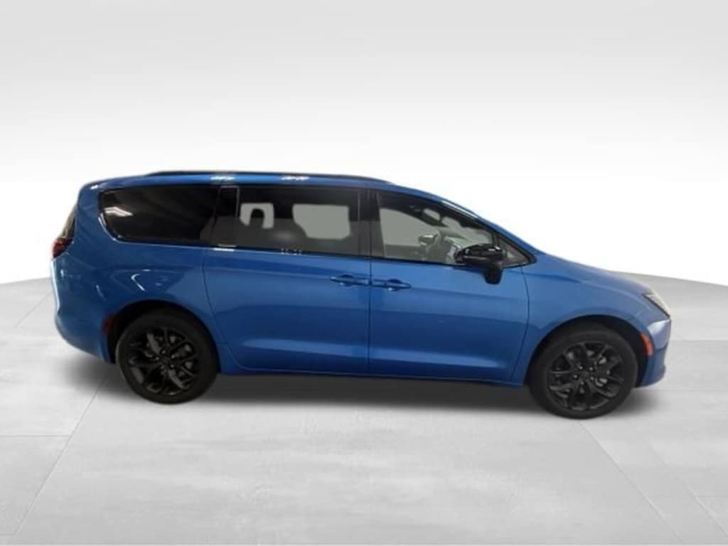 New 2027 Chrysler Pacifica Select Passenger Van