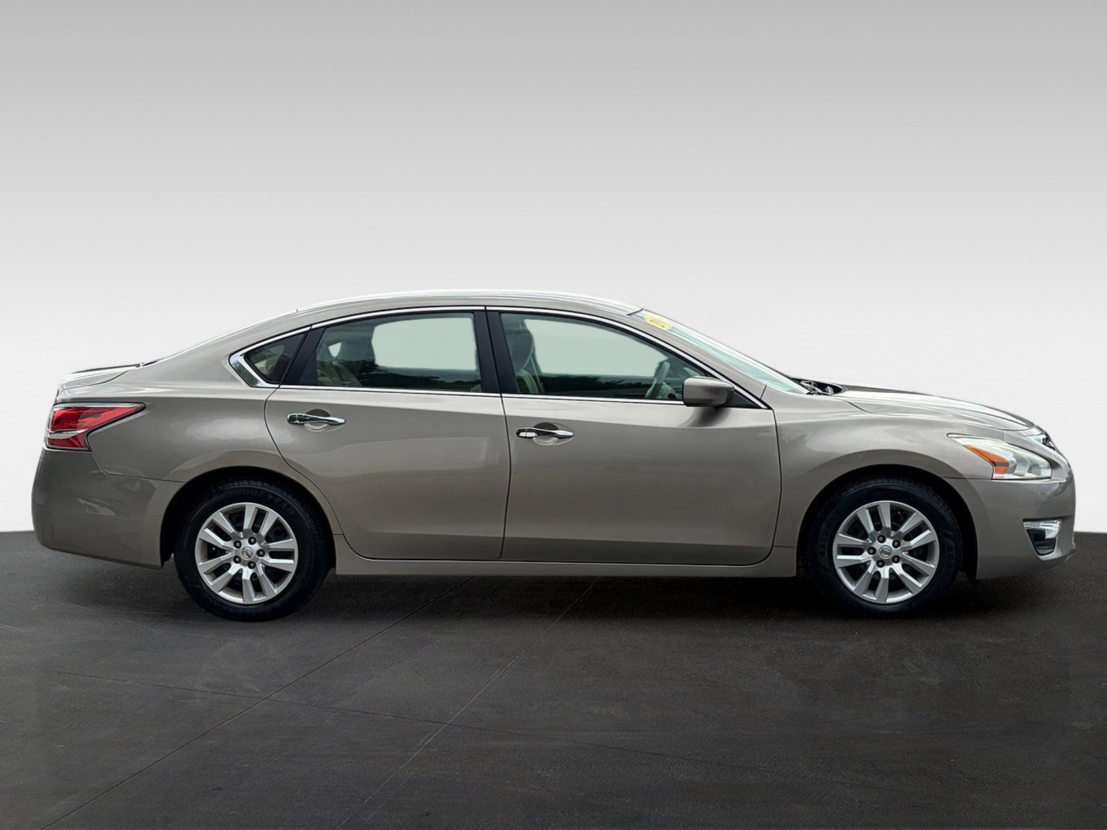 Used 2014 Nissan Altima 2.5 Sedan