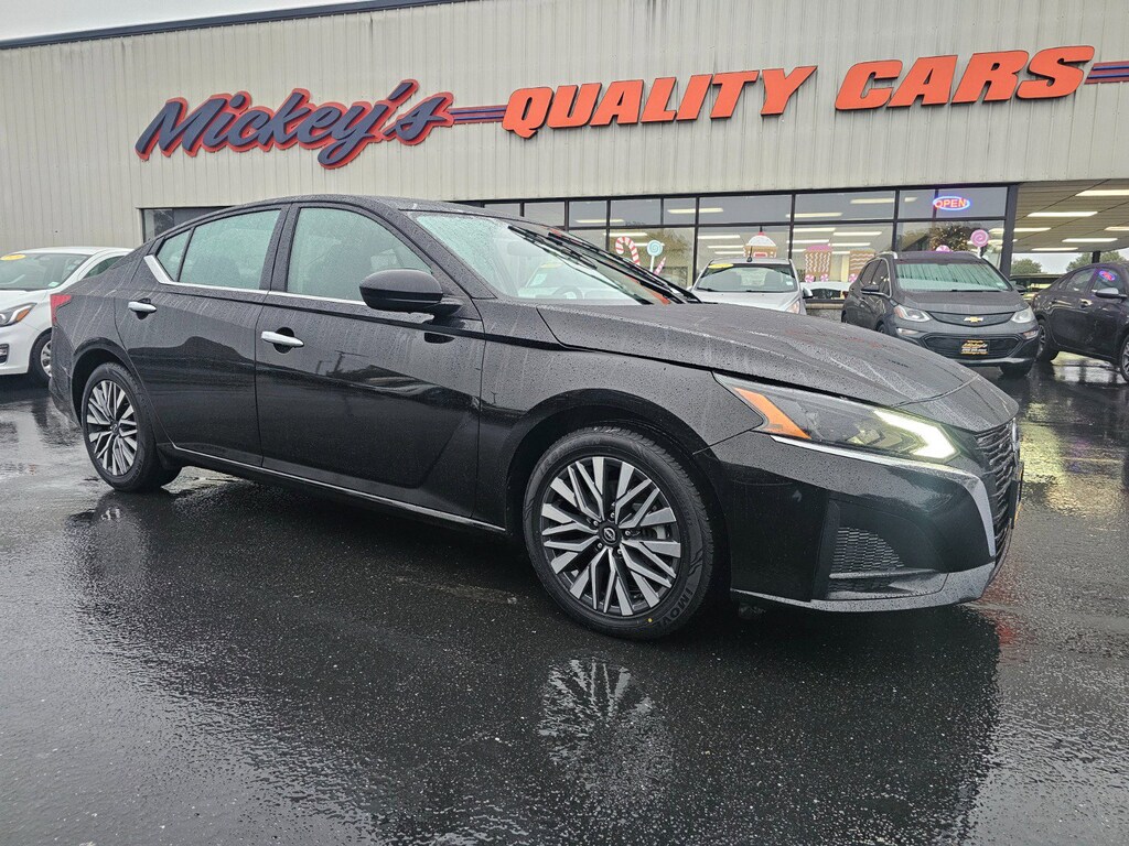 Used 2024 Nissan Altima 2.5 SV Sedan