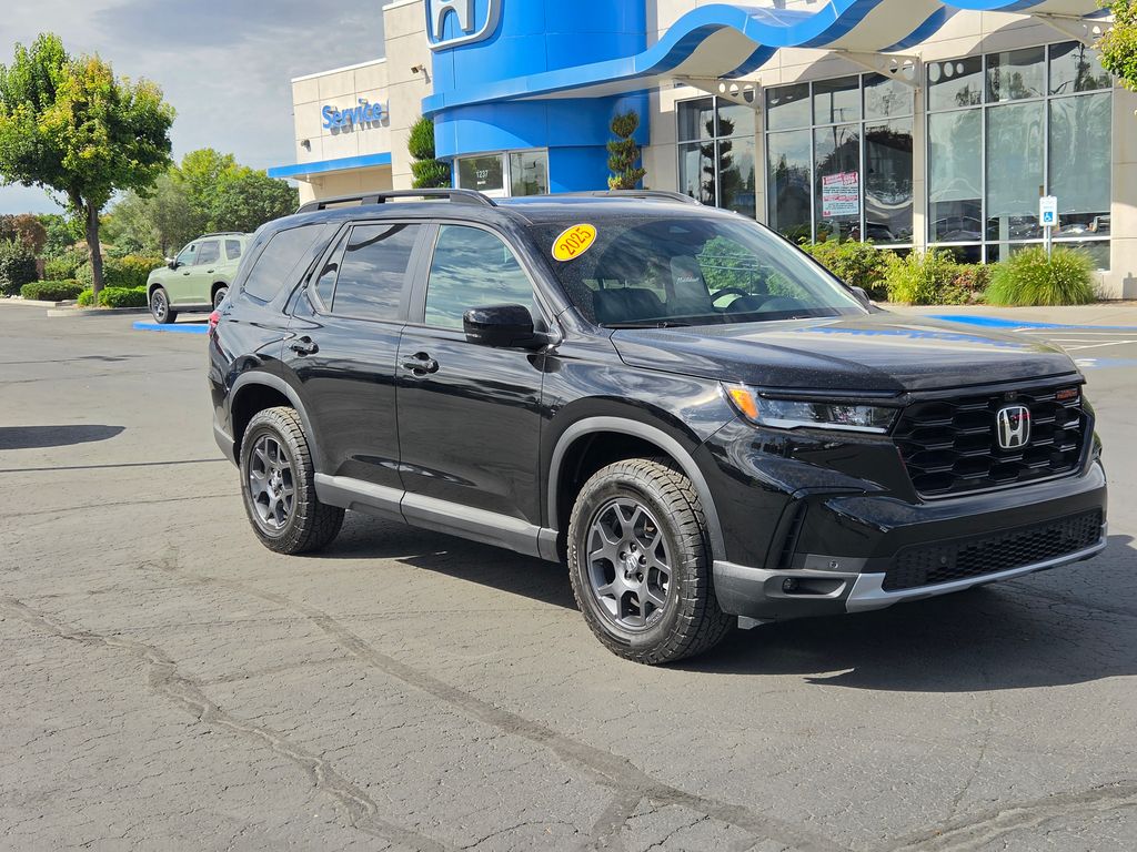 Used 2025 Honda Pilot TrailSport SUV