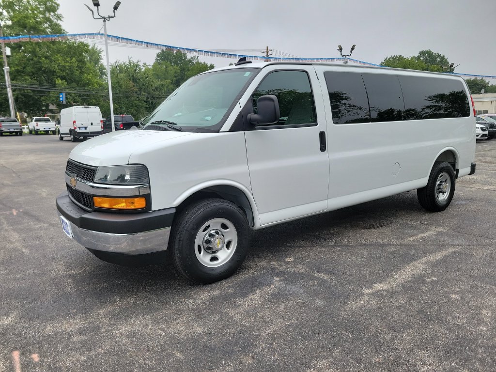 2025 Chevrolet Express Passenger LT