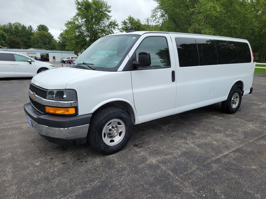 2025 Chevrolet Express Passenger LT