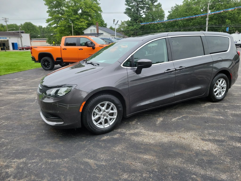 2022 Chrysler Voyager LX