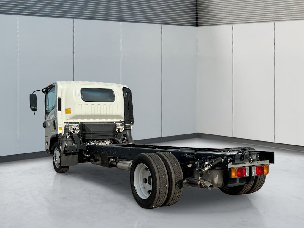New 2025 ISUZU NRR