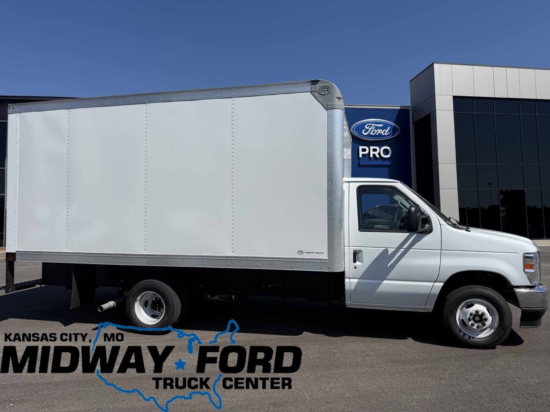  Ford E-350 15FT Box Van
