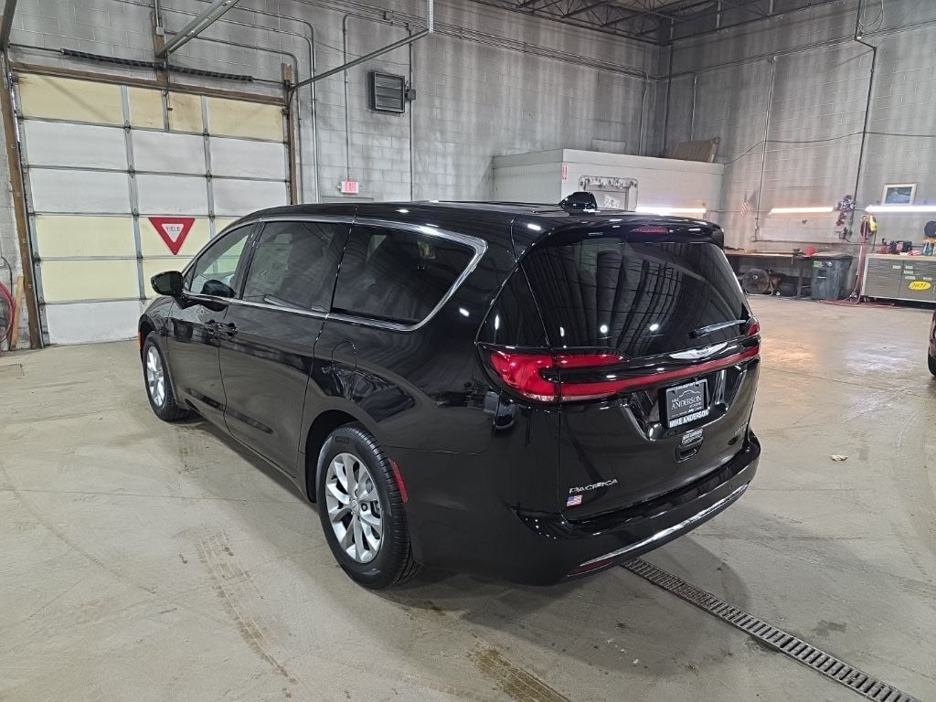 New 2026 Chrysler Pacifica LIMITED Passenger Van