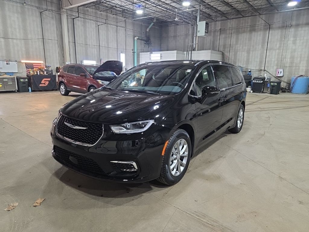 New 2026 Chrysler Pacifica LIMITED Passenger Van