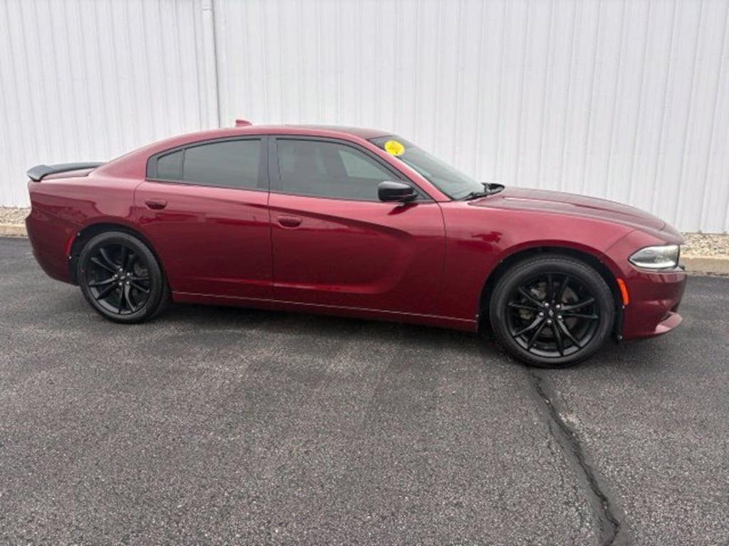 Used 2017 Dodge Charger SXT Sedan