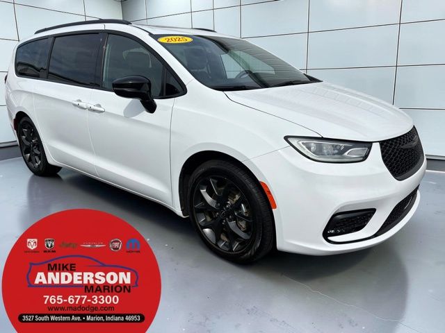 Used 2025 Chrysler Pacifica Limited Minivan/Van
