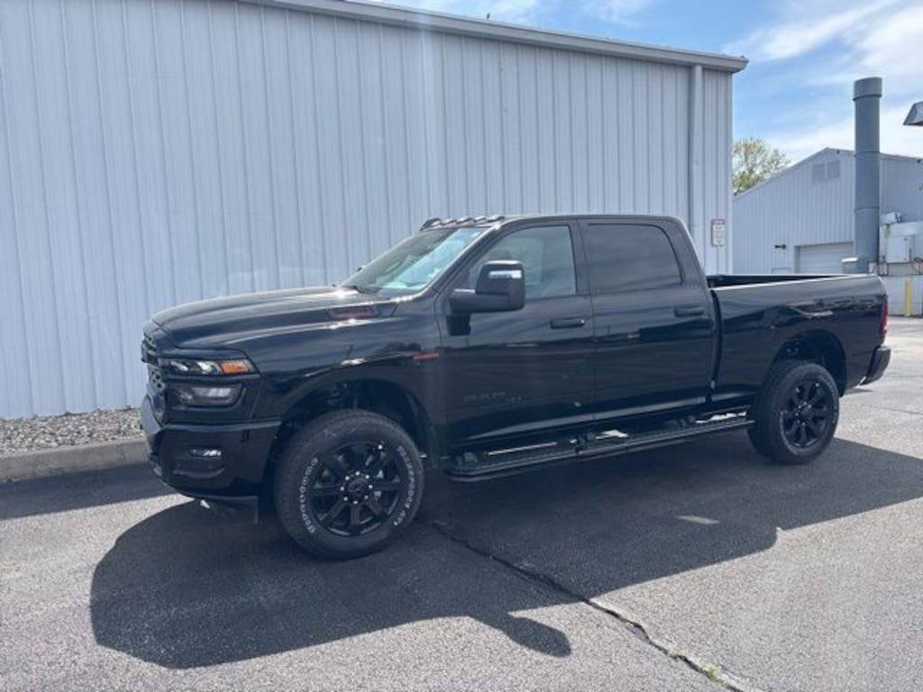 New 2026 Ram 2500 BIG HORN CREW CAB 4X4 6'4 BOX Pickup