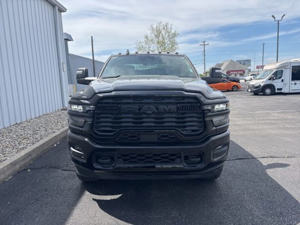 New 2026 Ram 2500 BIG HORN CREW CAB 4X4 6'4 BOX Pickup