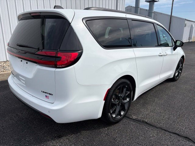 Used 2025 Chrysler Pacifica Limited Minivan/Van