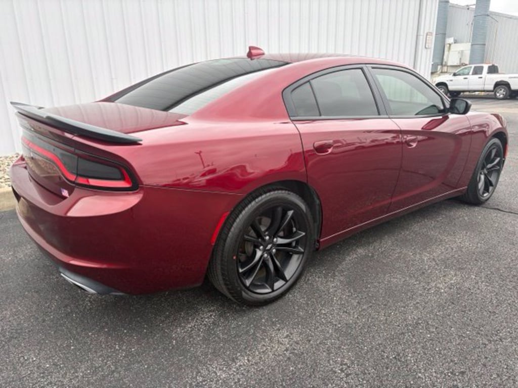 Used 2017 Dodge Charger SXT Sedan