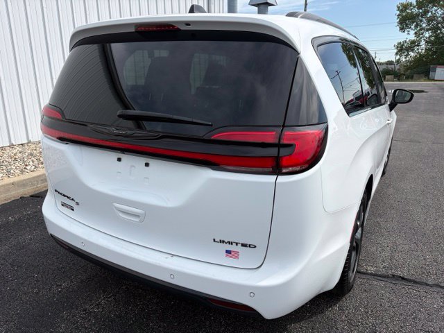 Used 2025 Chrysler Pacifica Limited Minivan/Van