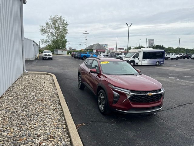 Used 2025 Chevrolet Trax LT SUV
