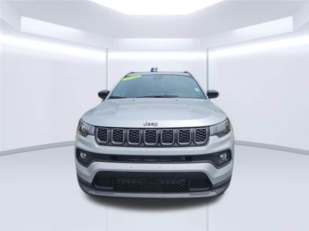 Used 2025 Jeep Compass Latitude SUV