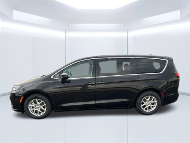 Used 2024 Chrysler Pacifica Touring L Minivan/Van