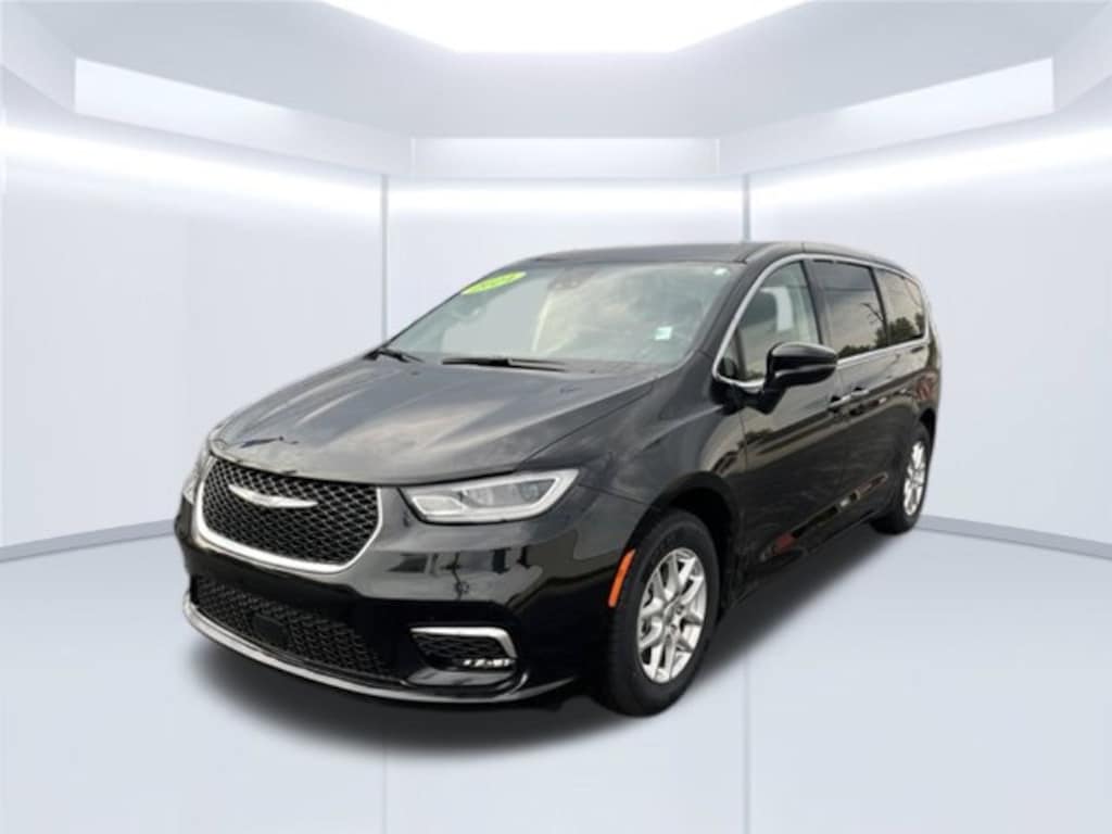 Used 2024 Chrysler Pacifica Touring L Minivan/Van