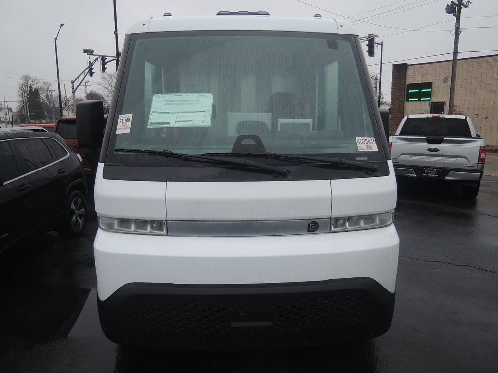 2024 Chevrolet BrightDrop Zevo 400 - Photo 2
