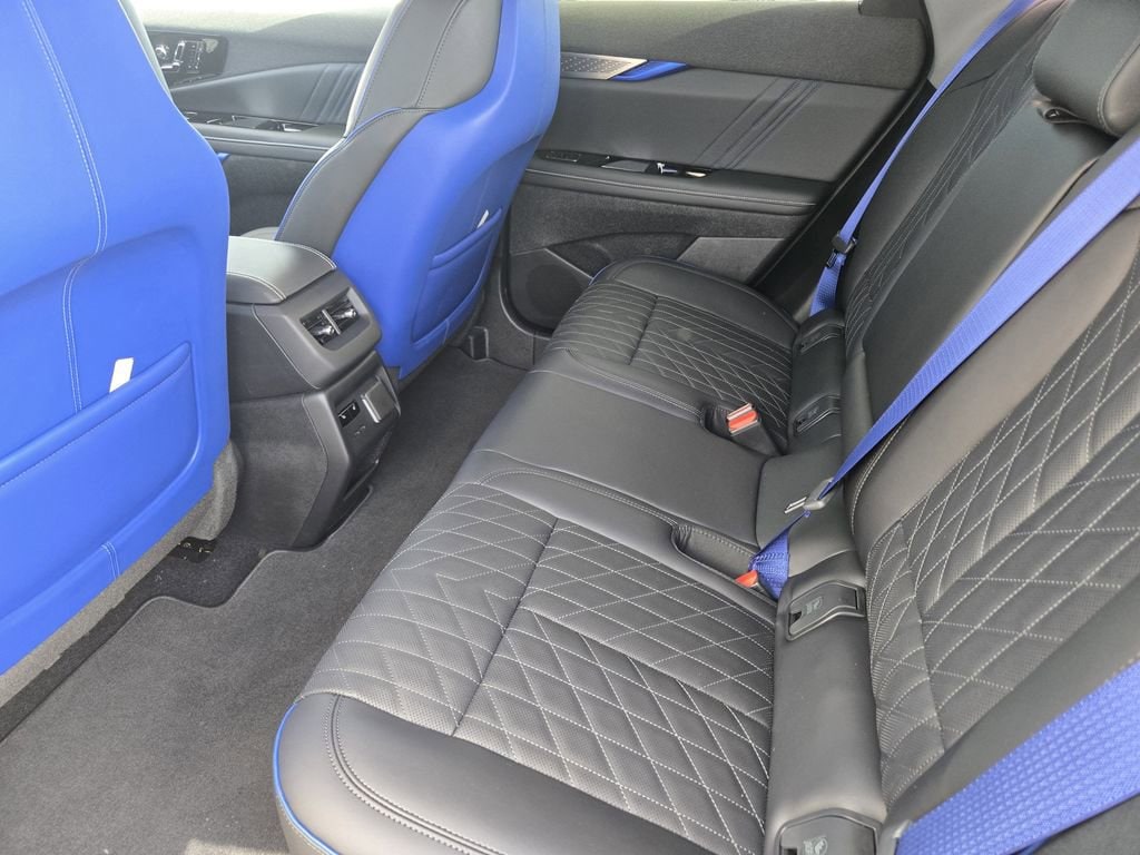 2026 Cadillac OPTIQ V-Series - Photo 18