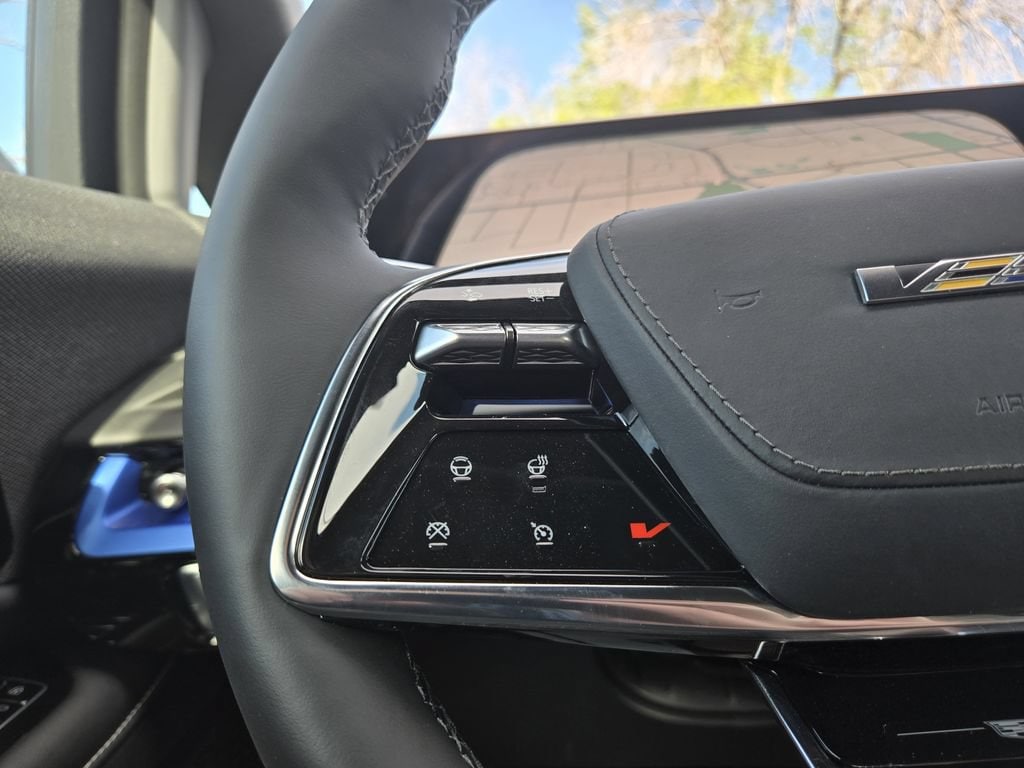 2026 Cadillac OPTIQ V-Series - Photo 16