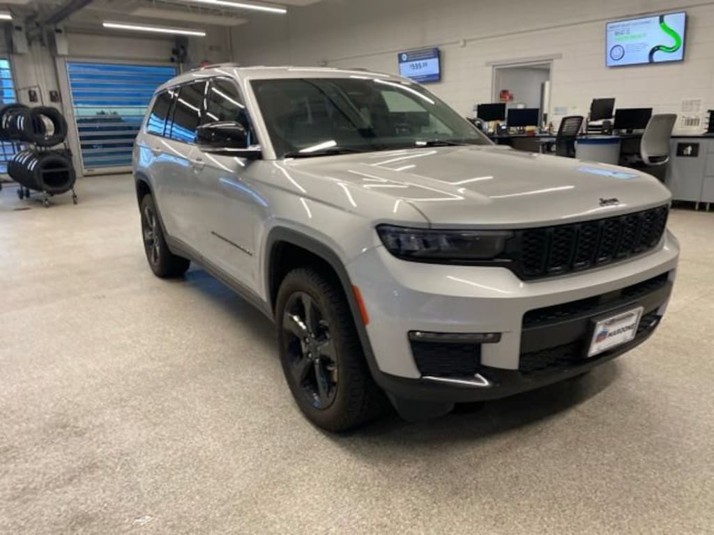 Used 2022 Jeep New Grand Cherokee Limited SUV