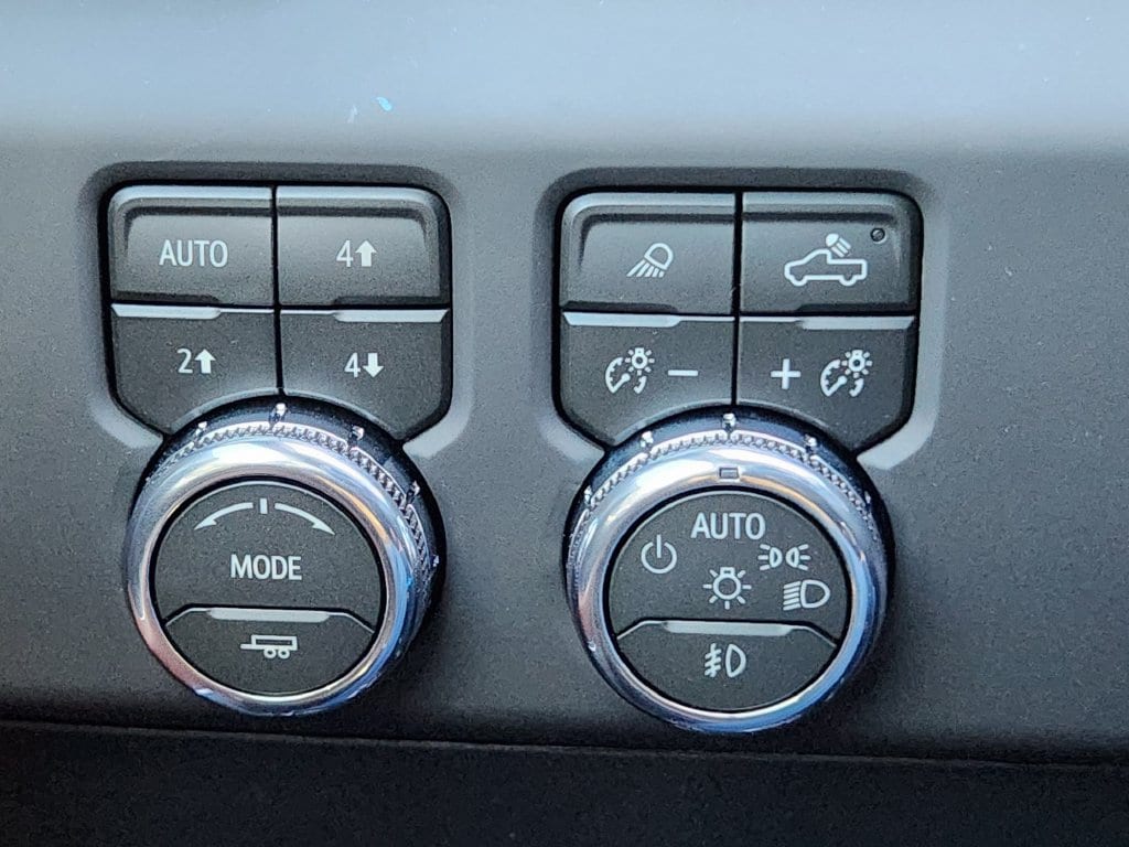 2026 GMC Sierra 3500HD Denali Ultimate - Photo 17