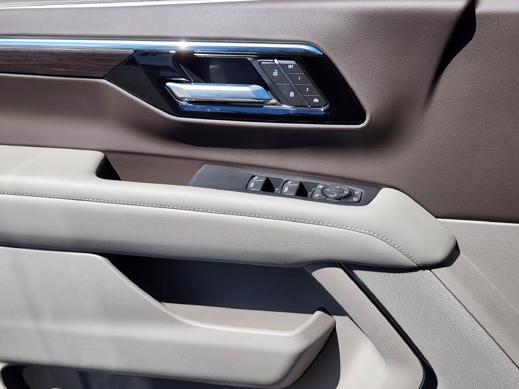 2026 Chevrolet Suburban LT - Photo 7