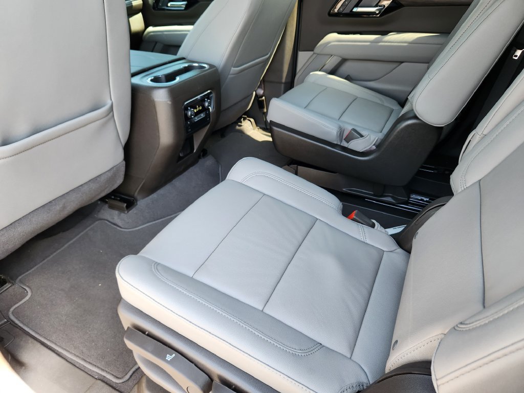 2026 Chevrolet Suburban LT - Photo 10