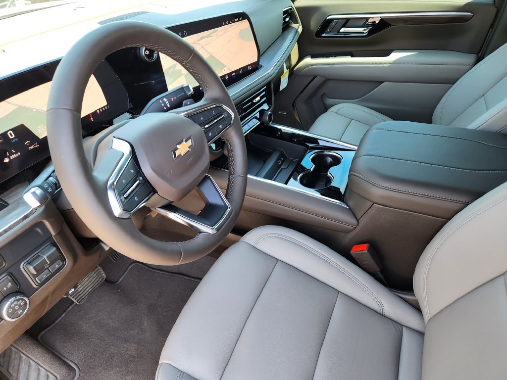 2026 Chevrolet Suburban LT - Photo 8