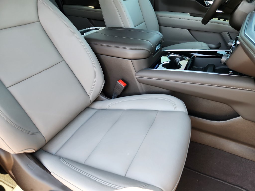 2026 Chevrolet Suburban LT - Photo 15