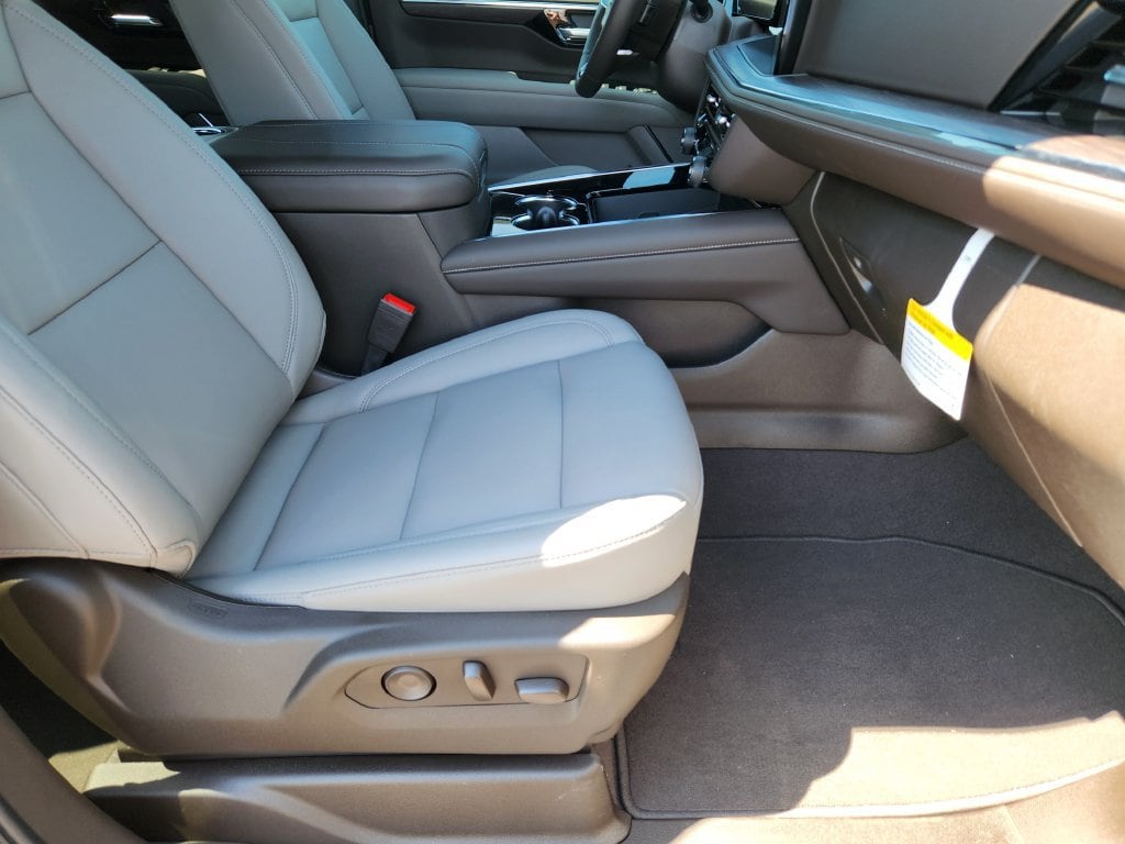 2026 Chevrolet Suburban LT - Photo 16