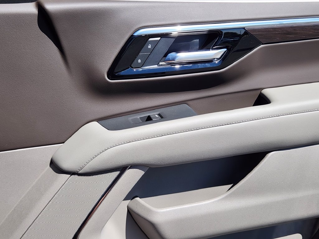 2026 Chevrolet Suburban LT - Photo 14
