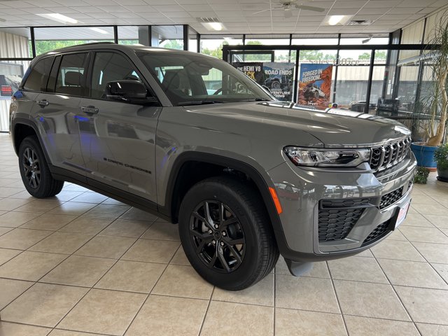2027 Jeep Grand Cherokee Laredo