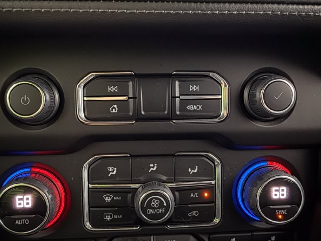 2023 Chevrolet Suburban Z71 - Photo 21