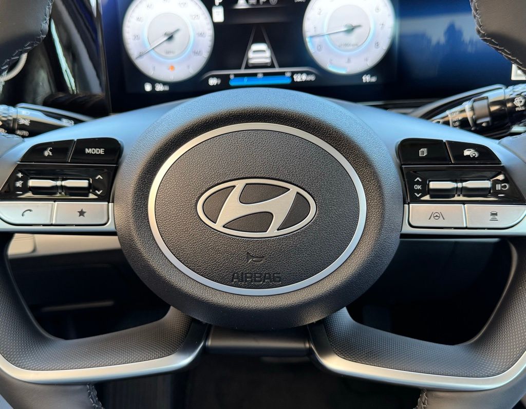 2025 Hyundai Elantra Limited - Photo 8