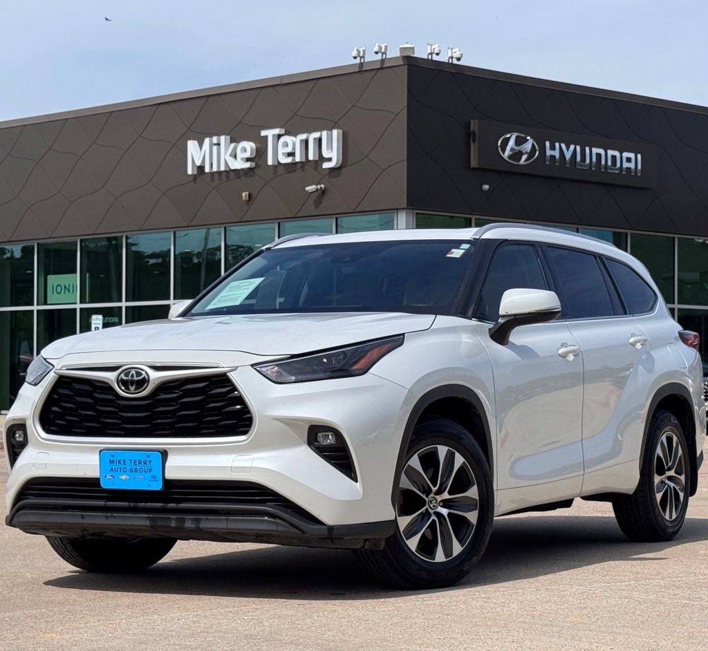 Used 2022 Toyota Highlander XLE SUV