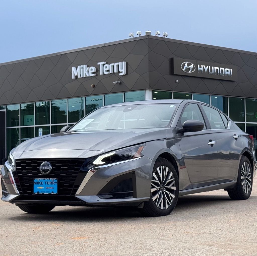 Used 2025 Nissan Altima SV Sedan