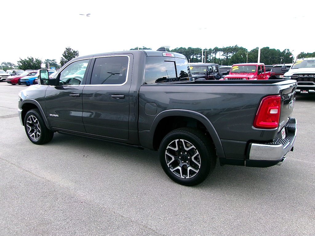 New 2026 Ram 1500 LARAMIE CREW CAB 4X4 5'7 BOX Pickup