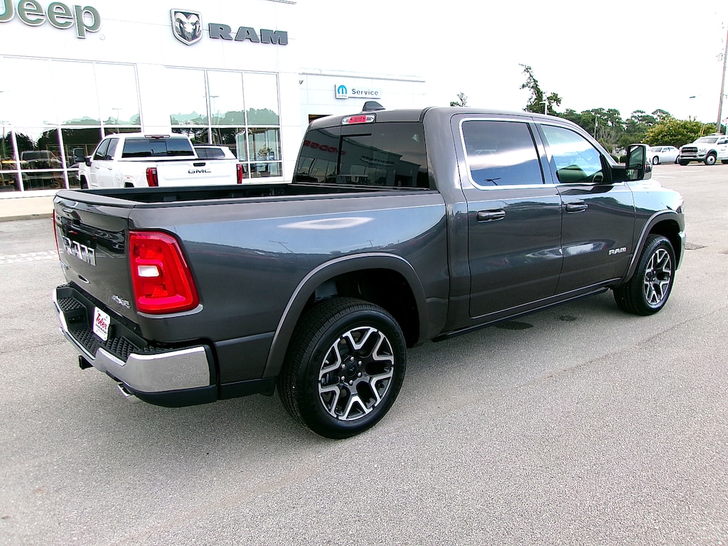 New 2026 Ram 1500 LARAMIE CREW CAB 4X4 5'7 BOX Pickup