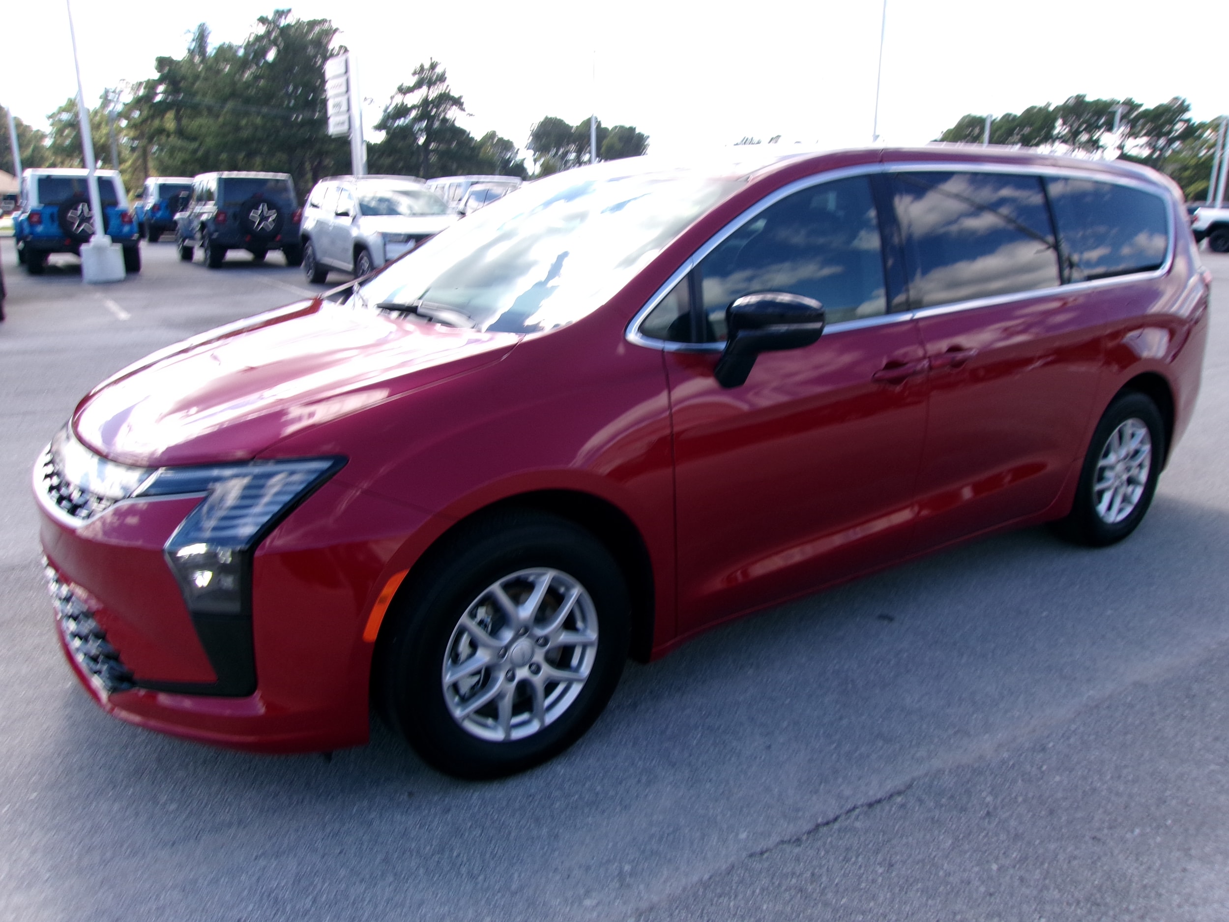 2027 Chrysler Pacifica Select