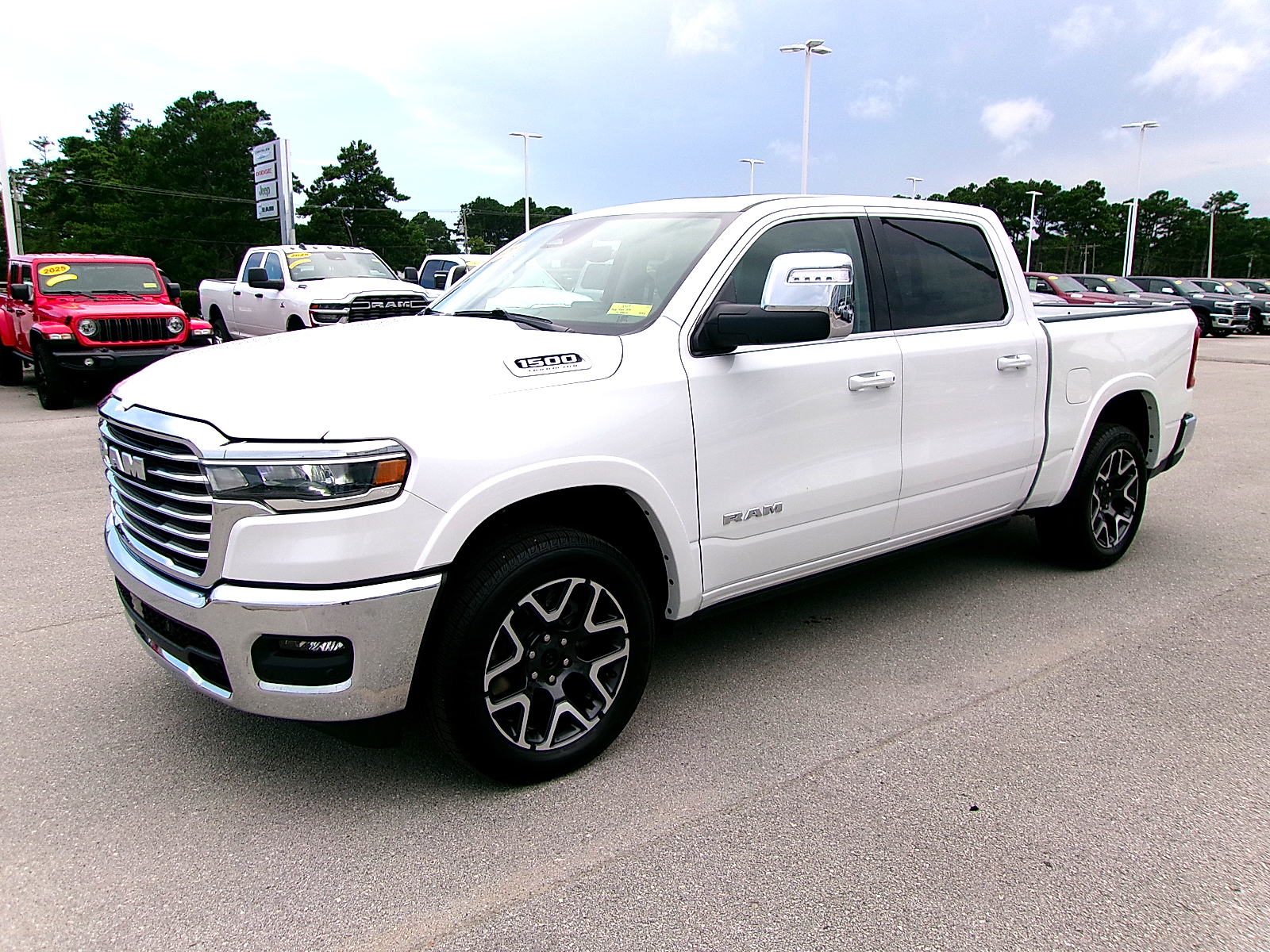 2026 Ram 1500 LARAMIE CREW CAB 4X4 5'7 BOX Pickup