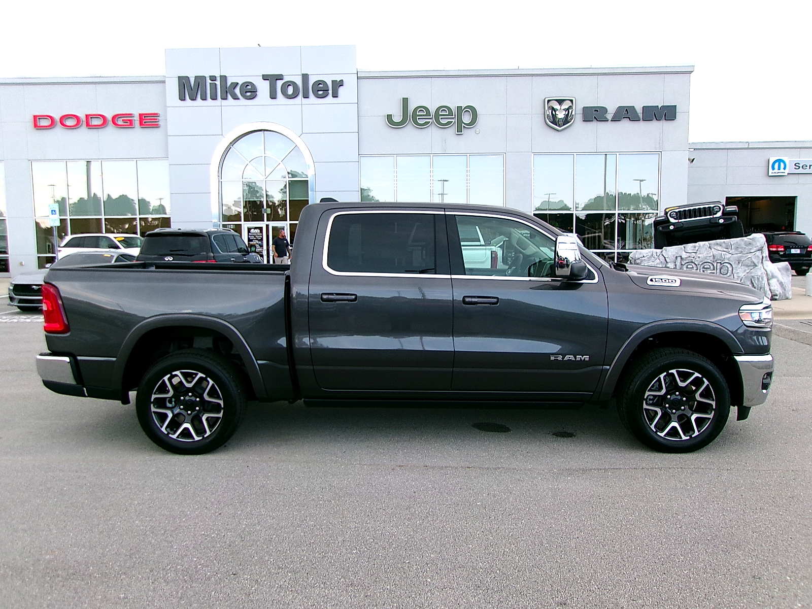 New 2026 Ram 1500 LARAMIE CREW CAB 4X4 5'7 BOX Pickup
