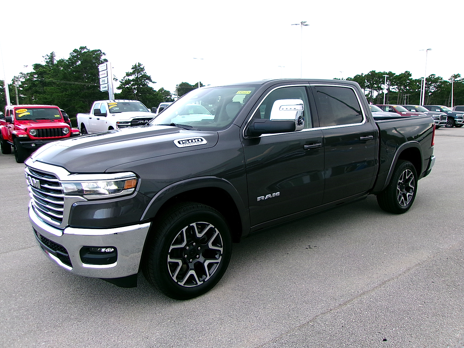 New 2026 Ram 1500 LARAMIE CREW CAB 4X4 5'7 BOX Pickup