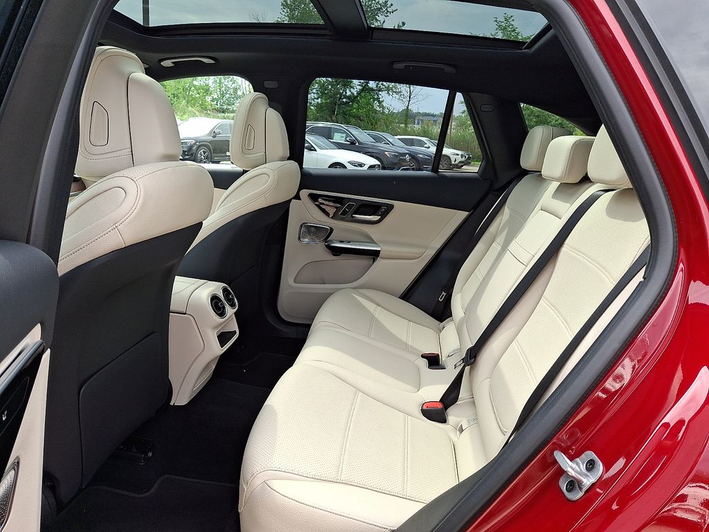 2026 Mercedes-Benz GLC Base - Photo 10
