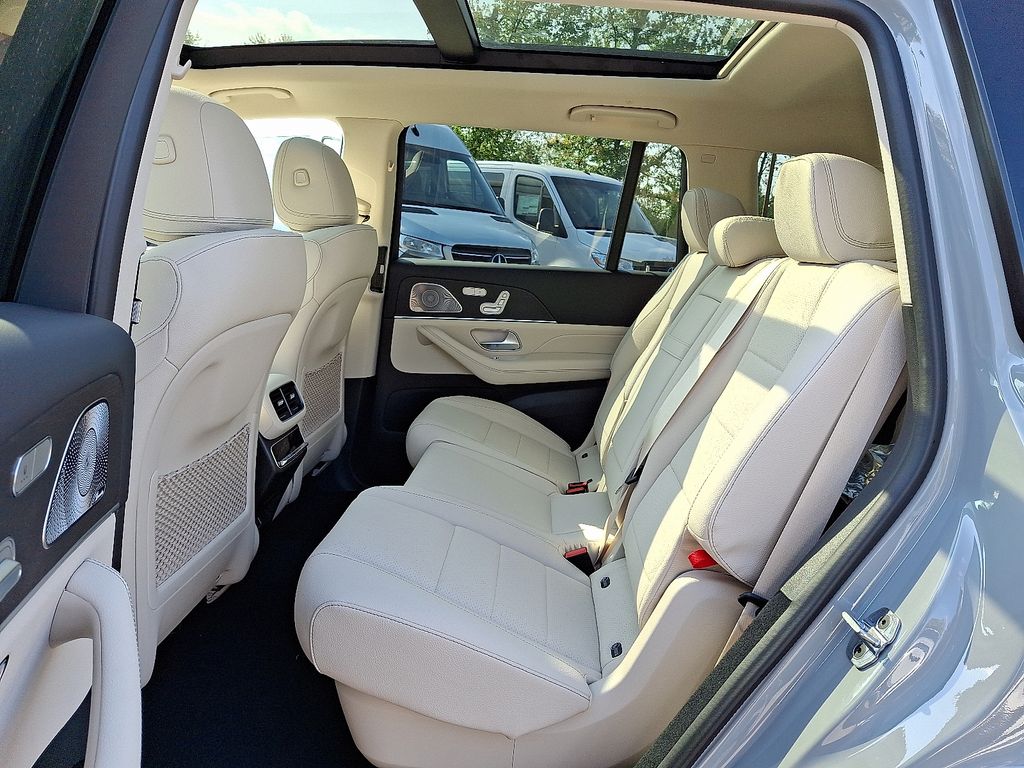 2026 Mercedes-Benz GLS Base - Photo 9