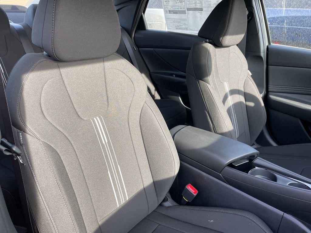 2026 Hyundai Elantra Blue - Photo 10