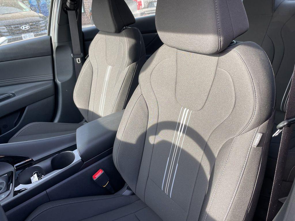 2026 Hyundai Elantra Blue - Photo 9