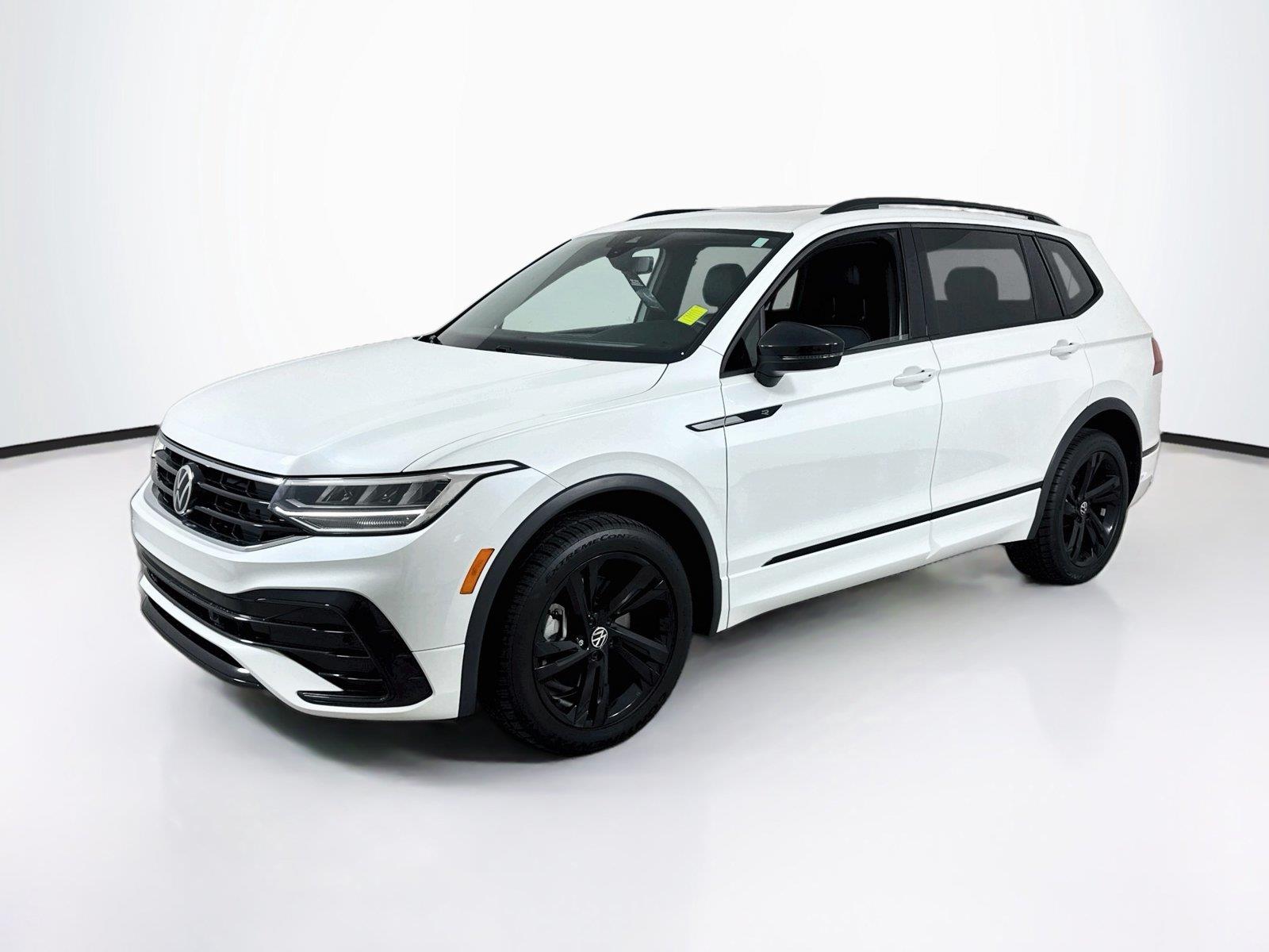 2023 Volkswagen Tiguan SE R-LINE BLACK