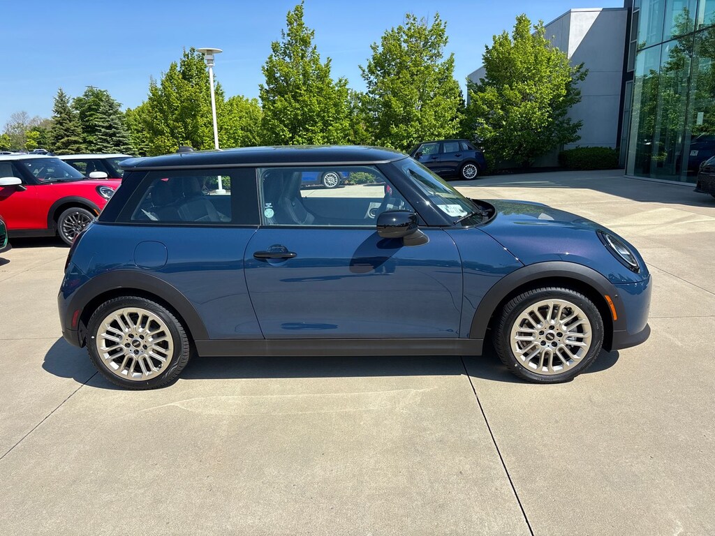 New 2026 MINI 2 Door Signature Plus Hatchback